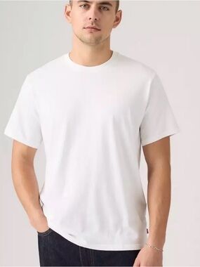 Levi’s Classic Men’s White Crew Neck T-Shirt